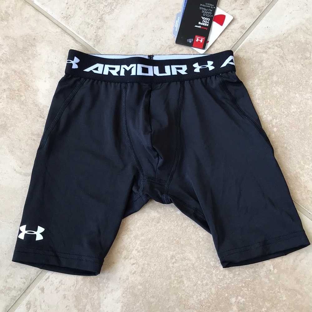 Under Armour Boys' HeatGear Mid Fitted Shorts